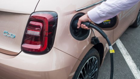 Слабото потребителско търсене тласка ЕС да забави автомобилната електрификация