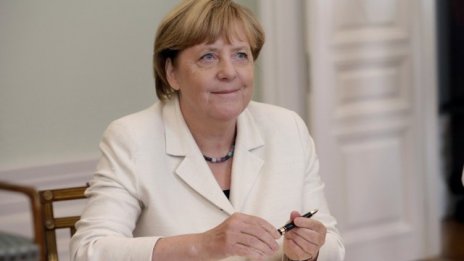Меркел: Германия няма да измени на ценностите си заради мигрантите