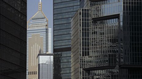 Регулаторите в Хонконг проверяват брокери за незаконна продажба на имоти в чужбина
