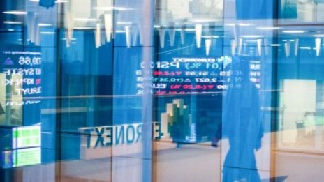 Европейските борси отчетоха ръст в петък, но се оцветиха в червено за седмицата