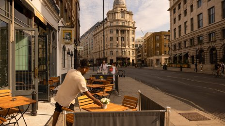 Икономиката на Великобритания се е свила с най-много от близо две години