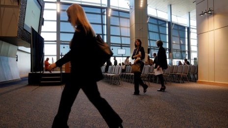 Молбите за помощи при безработица в САЩ растат над очакванията