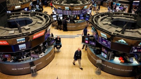 Индексите на Wall Street се повишават с надежда за смекчаване на плана на Тръмп*