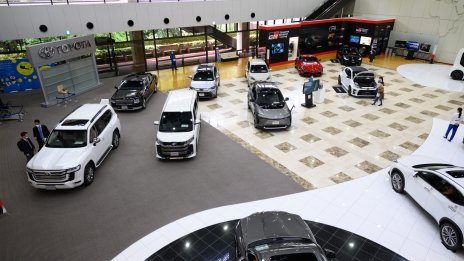 Toyota устоява на търговските сътресения с нови рекордни продажби