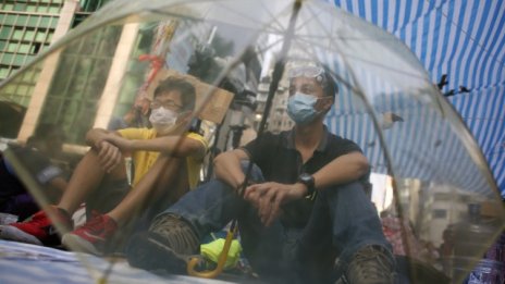 Протестите в Хонконг свиха продажбите на големите вериги магазини