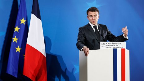 Себастиен Льокорню има 48 часа, за да спре задълбочаващата се криза