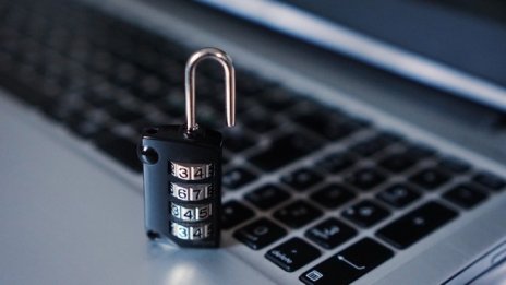 500 млн. долара са изчезнали след хакерска атака срещу борса за криптовалути