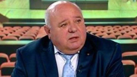 Университетите да приемат студенти само в силните си специалности, предлага учен