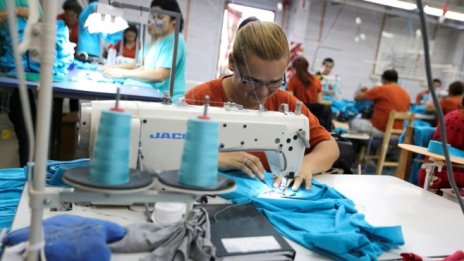 Евродепутати искат спазване на човешките права в текстилната индустрия