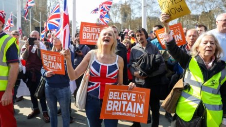 Защо хората често действат против собствения си интерес?