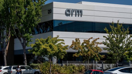 Arm очаква делът ѝ на пазара на процесори за центрове за данни да достигне 50% тази година