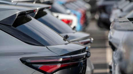 Регулатор блокира вота за отмяна на плана на Калифорния за декарбонизация при колите