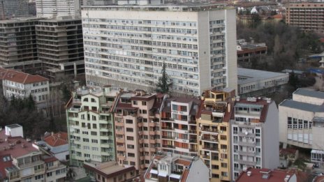 Строителството на нови жилища продължава да се свива