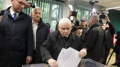 "Право и справедливост" води на изборите в Полша, но губи мнозинството си