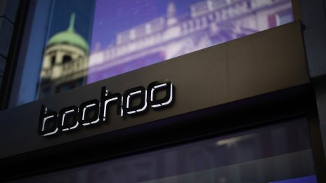 Boohoo прогнозира спад на приходите, тъй като потребителите харчат все по-малко