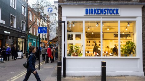 Birkenstock повиши прогнозата си за продажбите на фона на силното търсене на сандали
