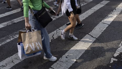 Британското подразделение на Zara въвежда собствена услуга за дрехите си втора употреба 