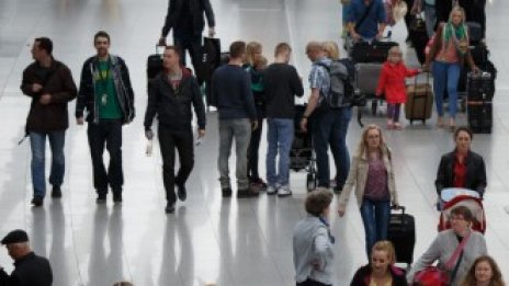 Магазините на големите международни летища очакват с надежда скок на пътуванията