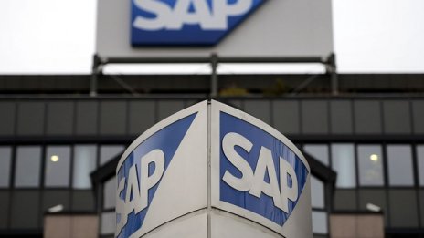 Пандемията принуди SAP да освободи единия си главен изпълнителен директор