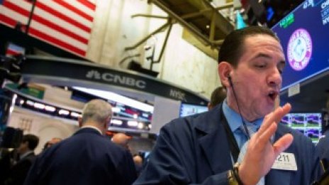 Wall Street започва сесията на червено заради петролния срив*