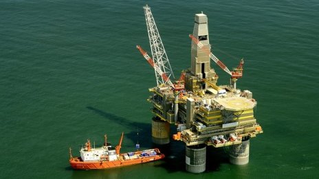 Ценовият крах на петрола продължава – Брентът доближава 20-годишно дъно