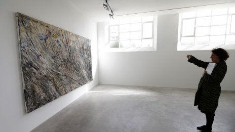 Sotheby's реализира успешен търг на изкуство в Хонконг