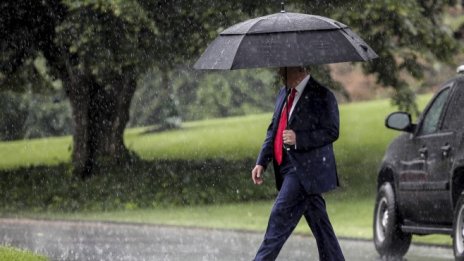 Доналд Тръмп трябва да спре да се бори срещу Доналд Тръмп