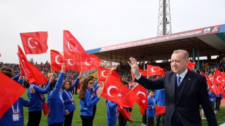 3,3 милиарда души живеят в автокрация