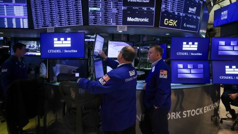 Технологичните акции поведоха спадовете сред щатските индекси