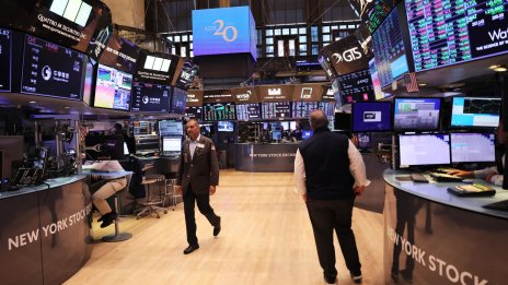 Индексите на Wall Street стартират сесията с понижения на фона на последните отчети*