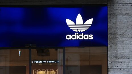 Как Adidas надбяга Nike със суперобувка за 500 долара?