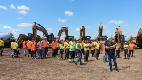 Комитова: Няма опасност да се спре „Хемус“ или поддръжката на други магистрали