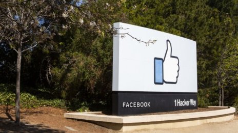Капитализацията на Facebook мина 1 трлн. долара след важна съдебна победа