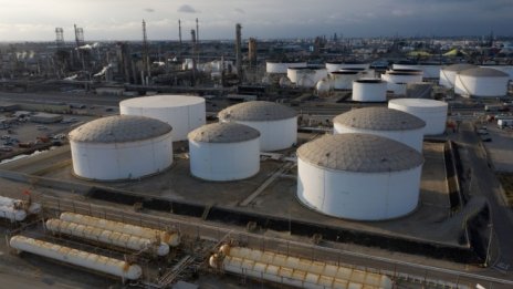 Петролът се върна под 73 долара на фона на нови притеснения за търсенето*