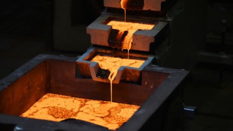 Цената на златото се готви за най-големия си месечен спад от 2016 г.