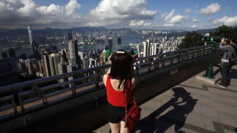 Хонконг обмисля ограничаването на посещенията на туристи 