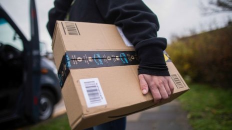 Amazon иска служителите ѝ да бъдат ваксинирани приоритетно срещу Covid-19