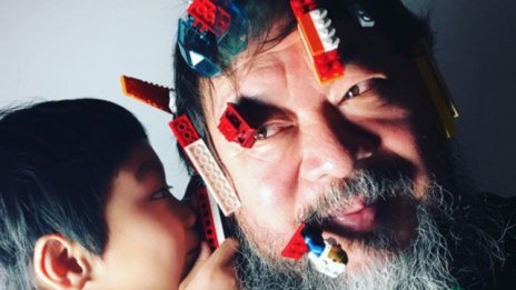 Lego промени политиката си за поръчки след опит да цензурира Ай УейУей