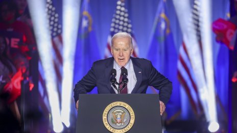 Победа на Байдън над Тръмп няма да е чудодейният лек за американската демокрация