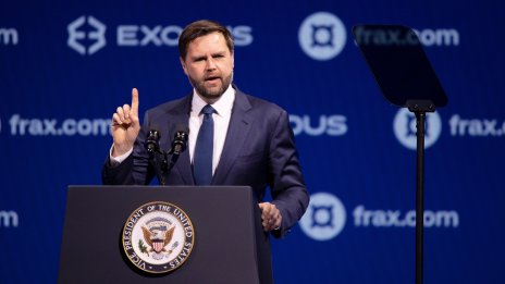 Джей Ди Ванс: Предпазливостта на Китай към биткойна трябва да насърчи САЩ