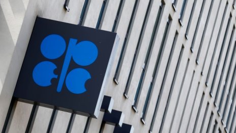 ОПЕК отчита по-бързо намаляване на петролното пресищане