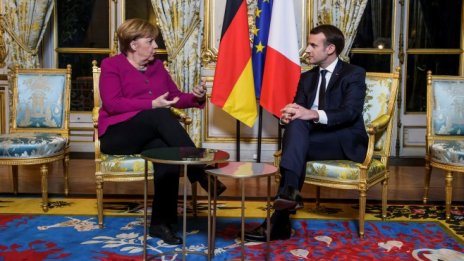 Под повърхността Европа не е толкова единна, колкото изглежда