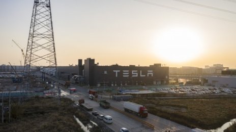 Tesla отлага поне със седмица възстановяването на производството в Шанхай