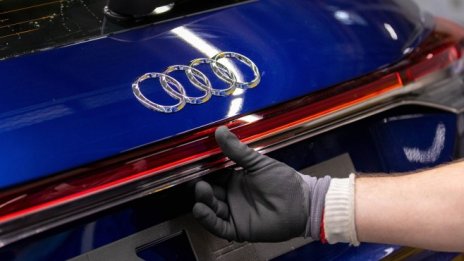 Audi съкращава производството в Германия заради недостига на части