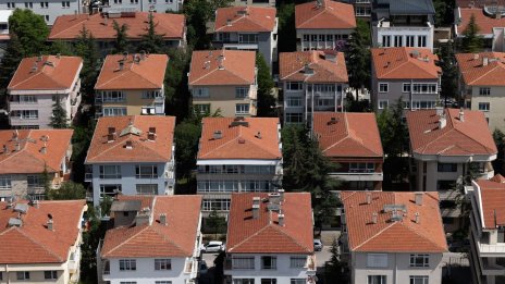 Наемите на жилища в части на Турция растат с притока на оцелели от земетресението