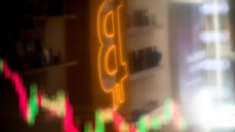 Цената на биткойна остава над 30 хил. долара след завръщане на оптимизма