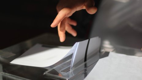 Ако изборите бяха днес: ГЕРБ води пред ПП-ДБ с 6,6 пункта, „Възраждане“ губи позиции