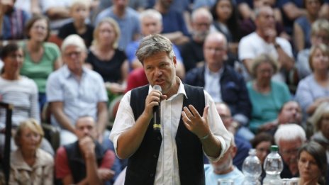 Армин Лашет получи леден прием от водещия си претендент за коалиционен партньор