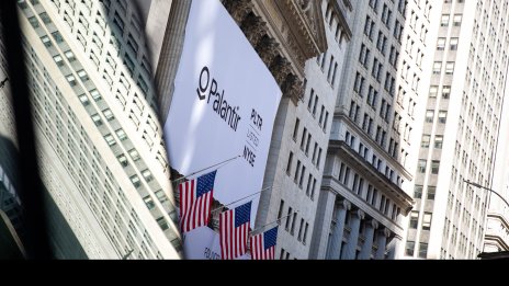 Palantir повиши прогнозата за печалбата си заради засиленото търсене на AI