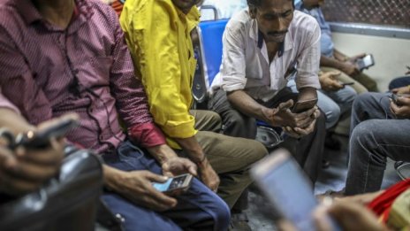 Facebook и Xiaomi навлизат на индийския пазар за дигитални заеми